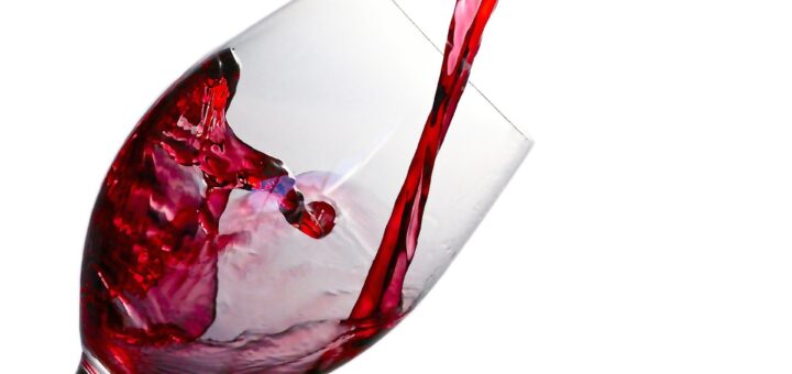 Sklenička na víno a její tvar skutečně má vliv na jeho chuť