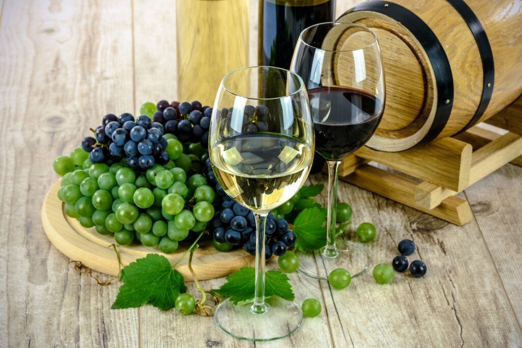 Tvar skleničky na víno ovlivňuje jeho chuť i vůni.